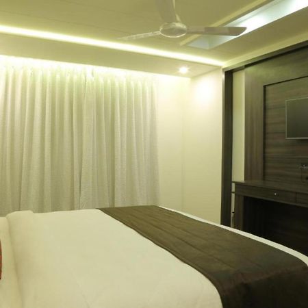 Hotel Roma Kristo Dwārka 外观 照片