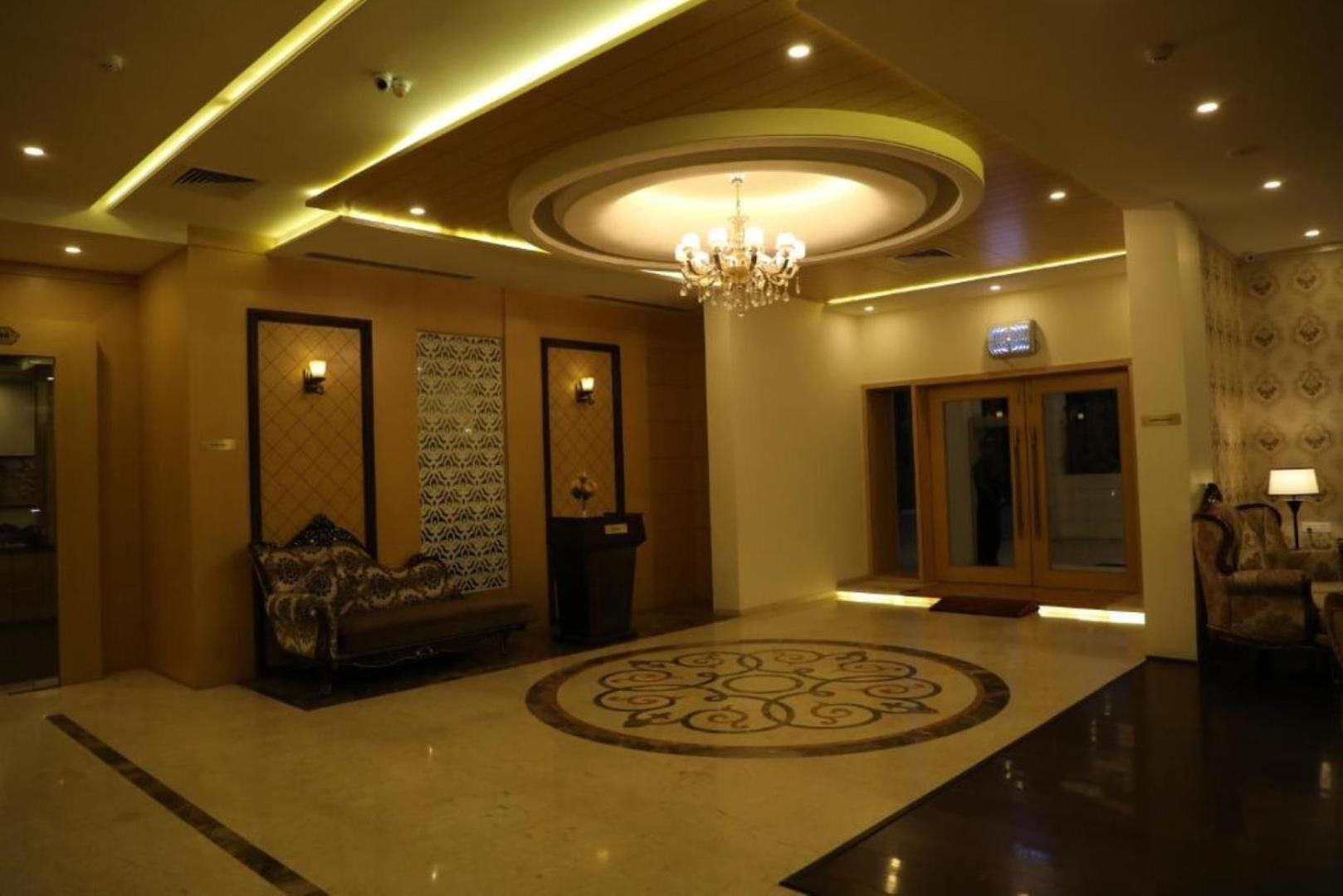 Hotel Roma Kristo Dwārka 外观 照片