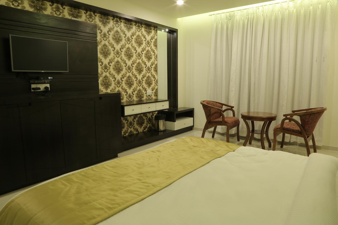 Hotel Roma Kristo Dwārka 外观 照片