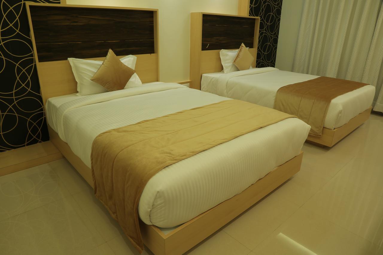 Hotel Roma Kristo Dwārka 外观 照片